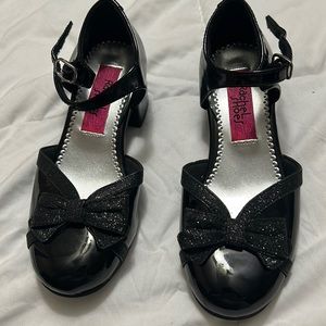 Girls black patent leather dress shoes like new